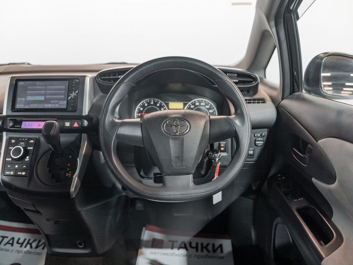 Toyota Wish 2010 - фото автомобиля