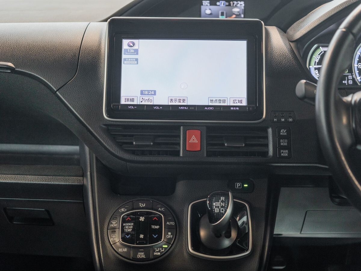 Toyota Voxy 2014 - фото автомобиля