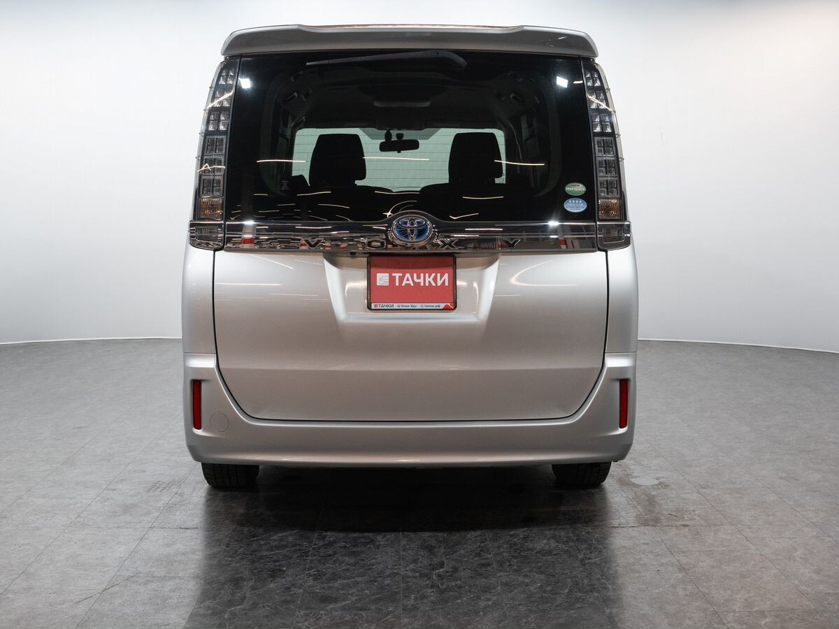 Toyota Voxy 2014 - фото автомобиля