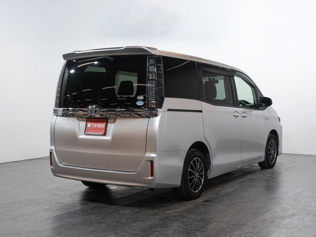 Toyota Voxy 2014 - фото автомобиля