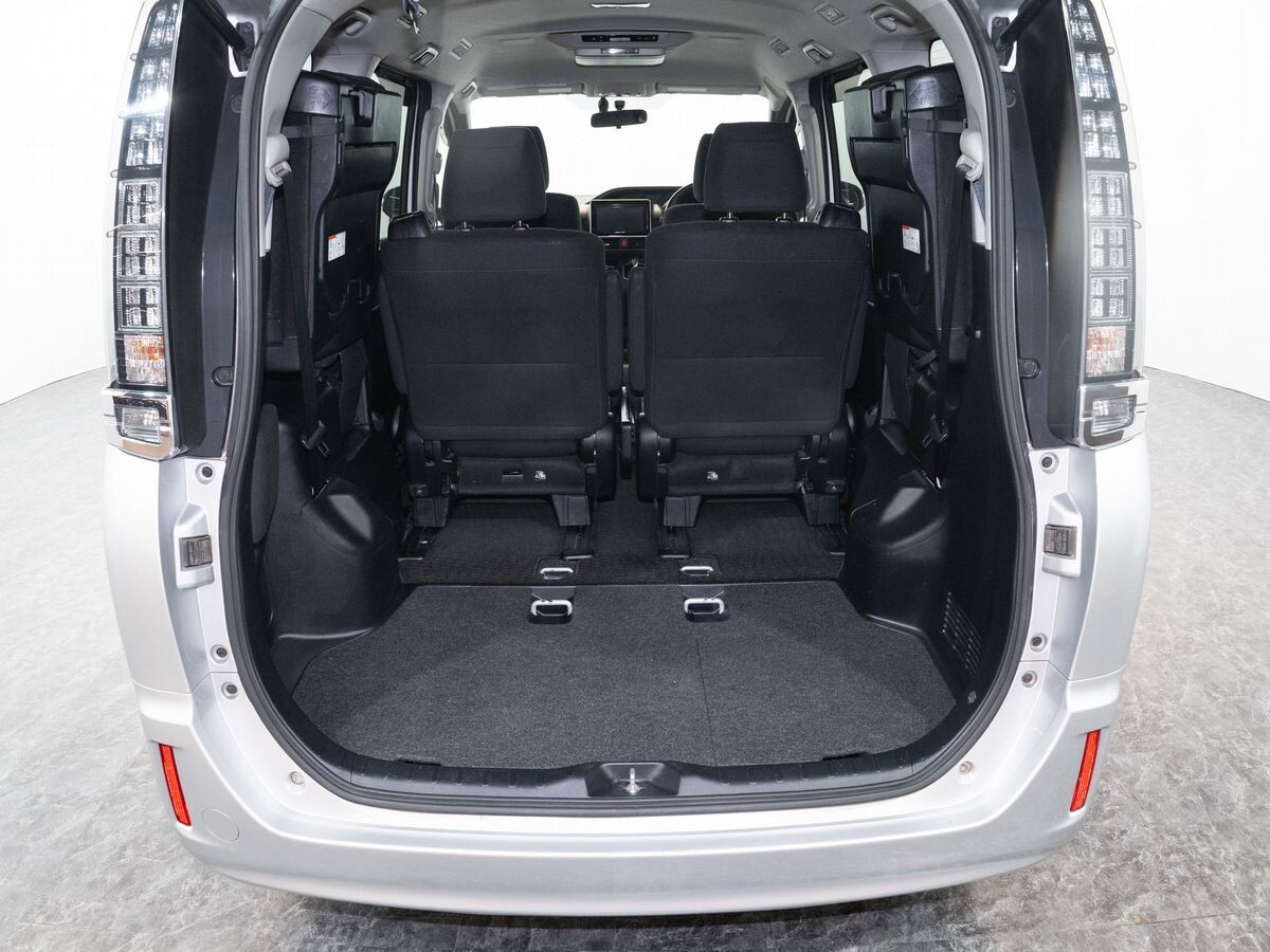 Toyota Voxy 2014 - фото автомобиля