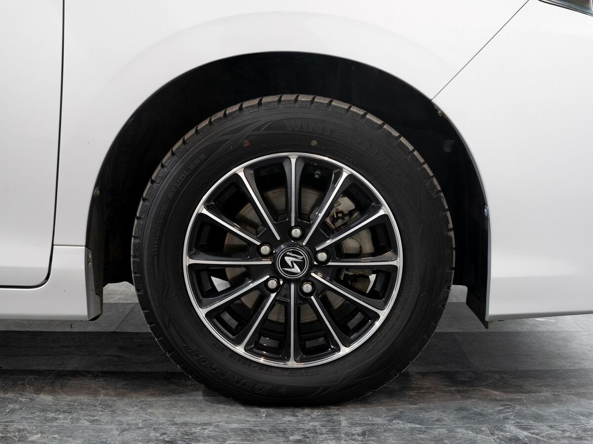 Toyota Voxy 2014 - фото автомобиля