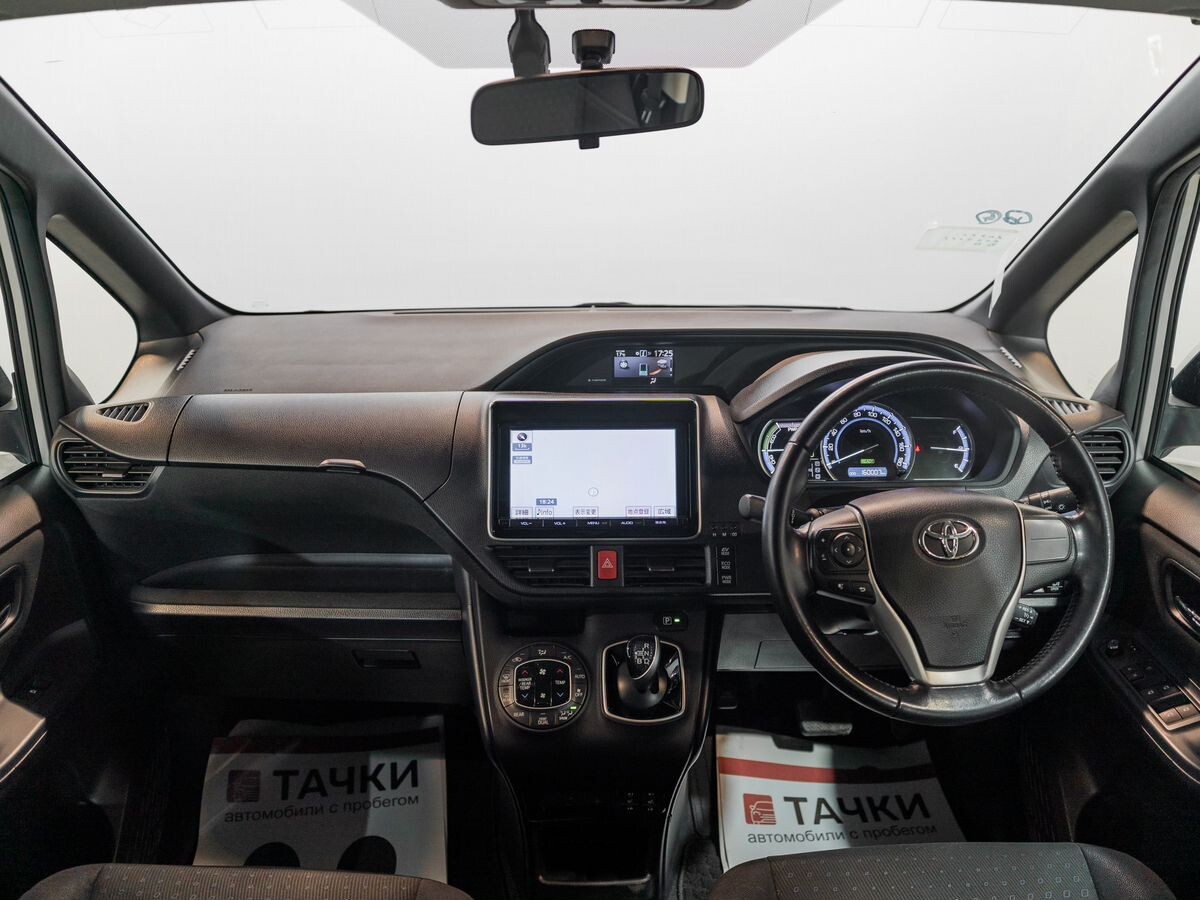 Toyota Voxy 2014 - фото автомобиля