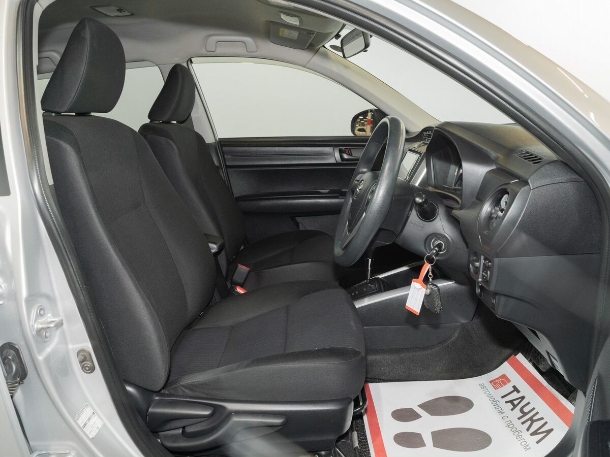 Toyota Corolla 2017 - фото автомобиля