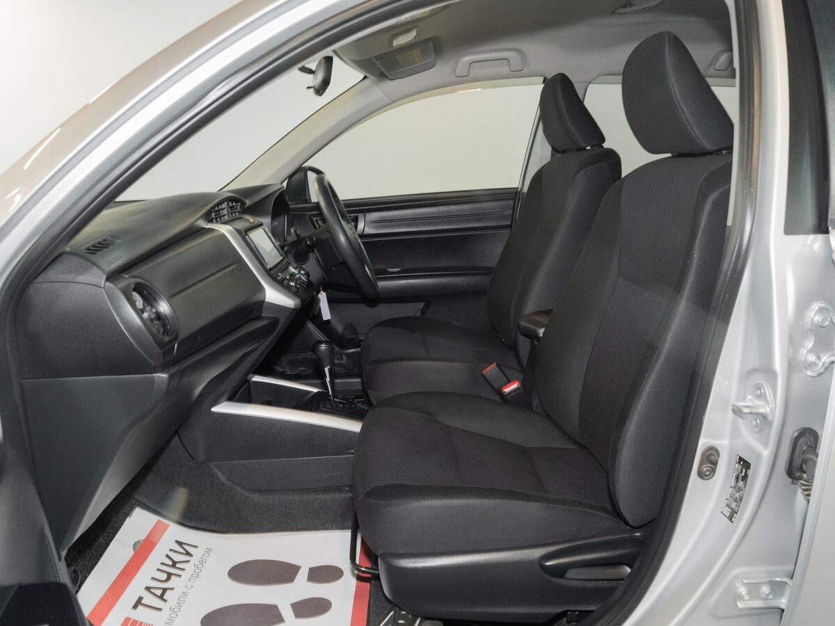 Toyota Corolla 2017 - фото автомобиля