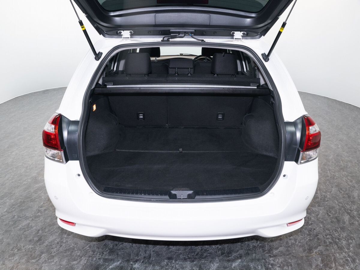 Toyota Corolla 2015 - фото автомобиля