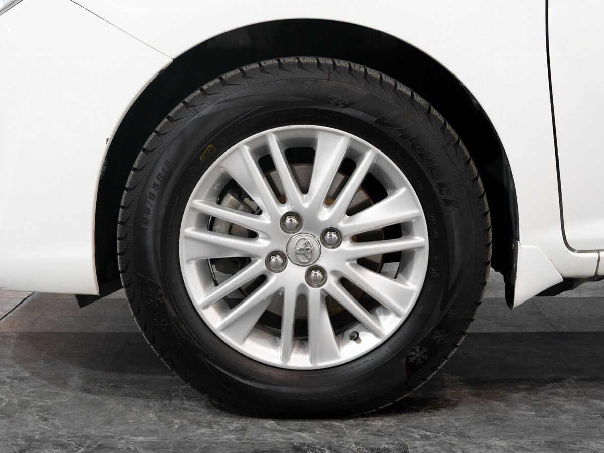 Toyota Corolla 2015 - фото автомобиля