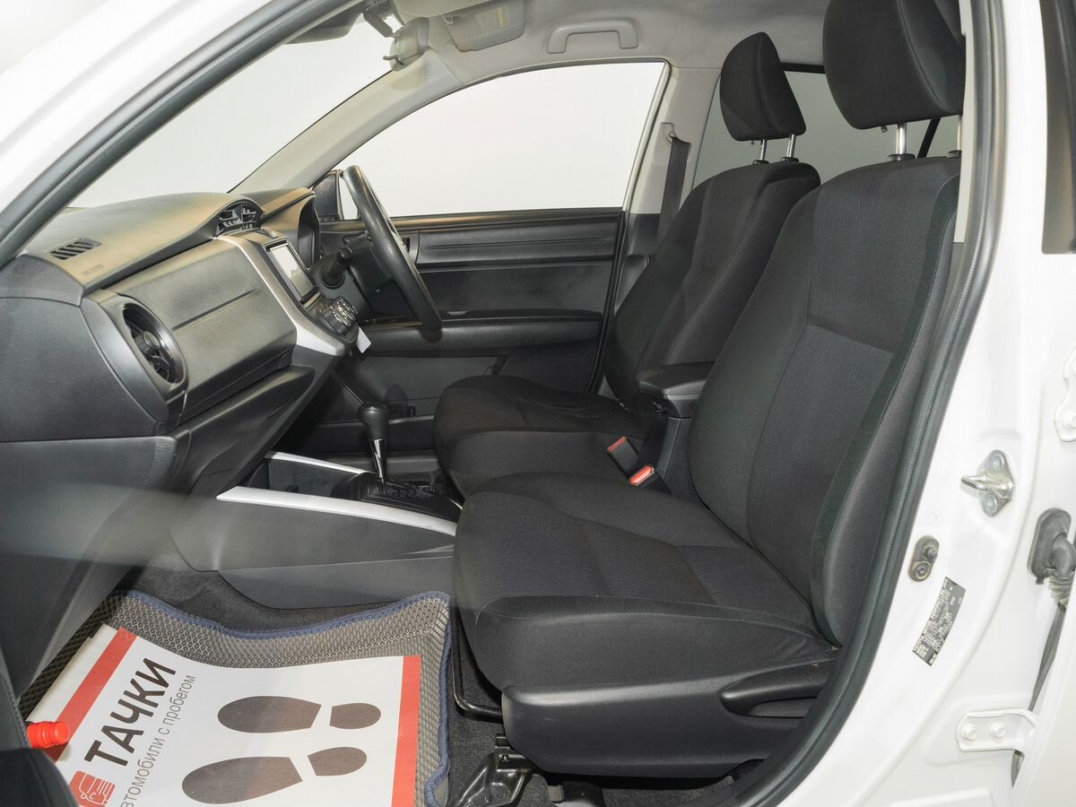 Toyota Corolla 2015 - фото автомобиля