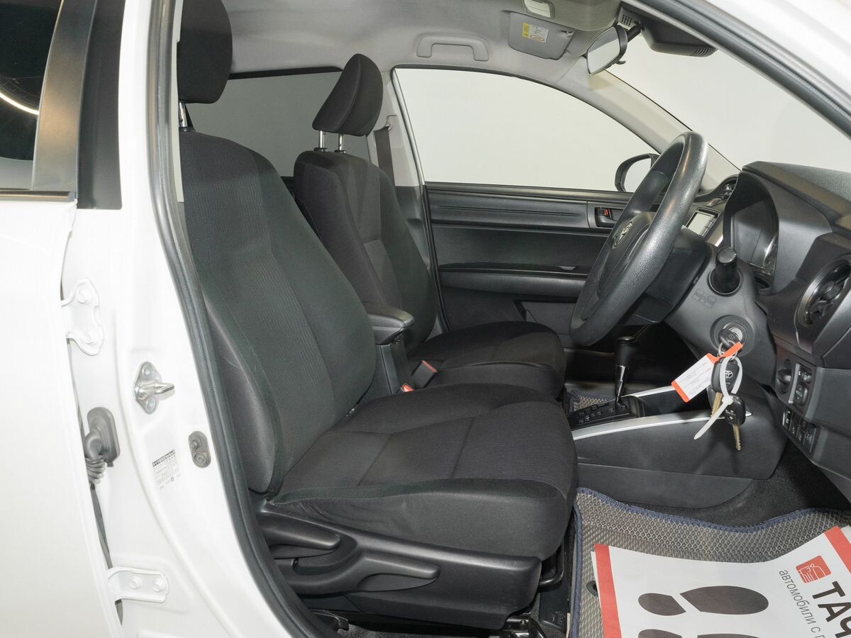 Toyota Corolla 2015 - фото автомобиля