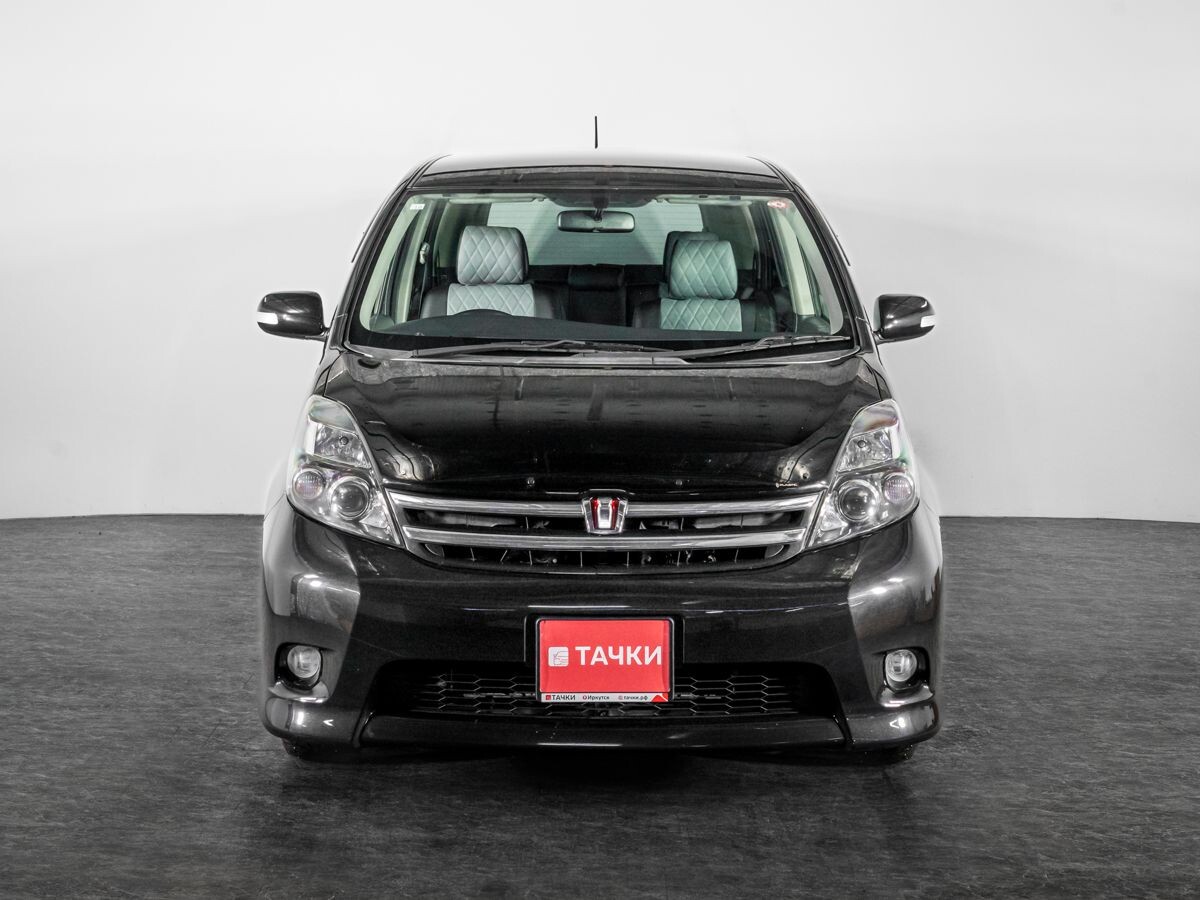 Toyota ISis 2010 - фото автомобиля