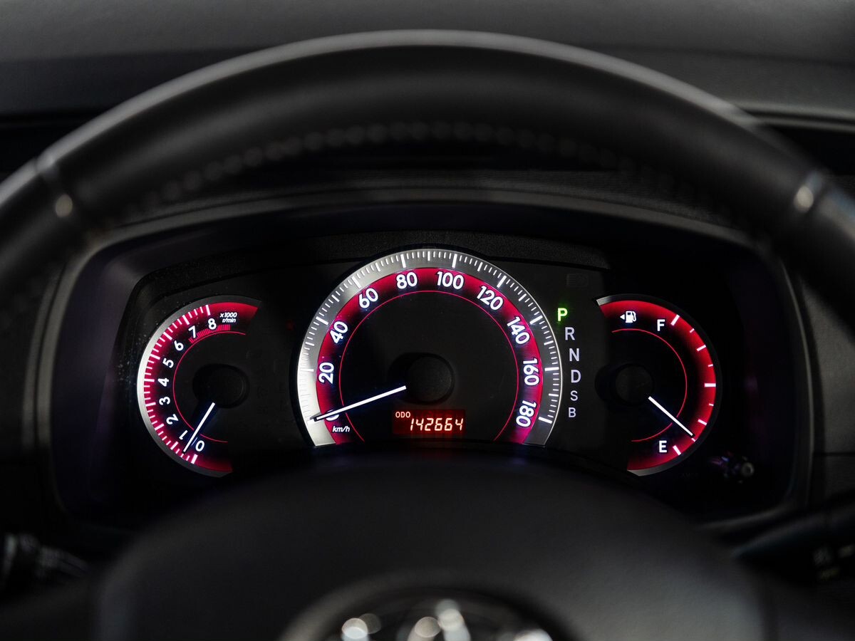 Toyota ISis 2010 - фото автомобиля