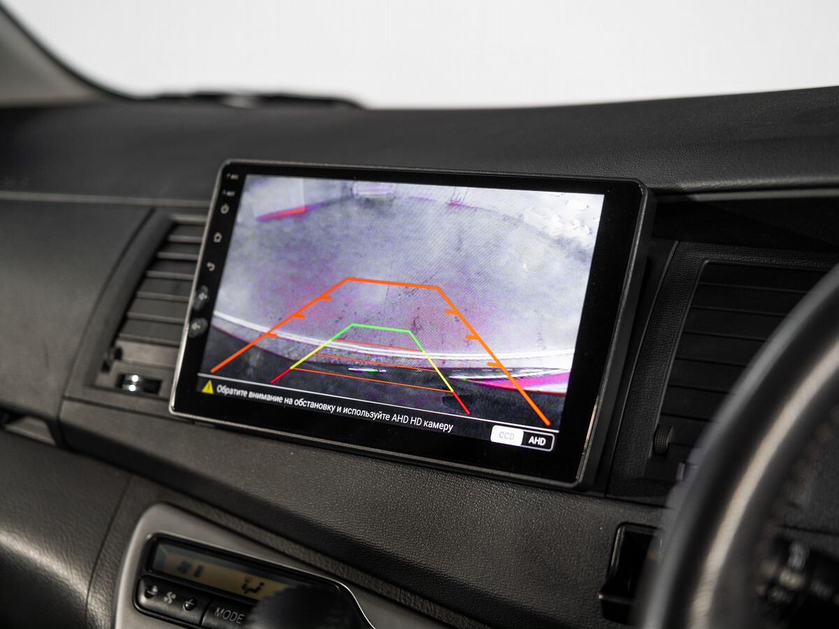 Toyota ISis 2010 - фото автомобиля