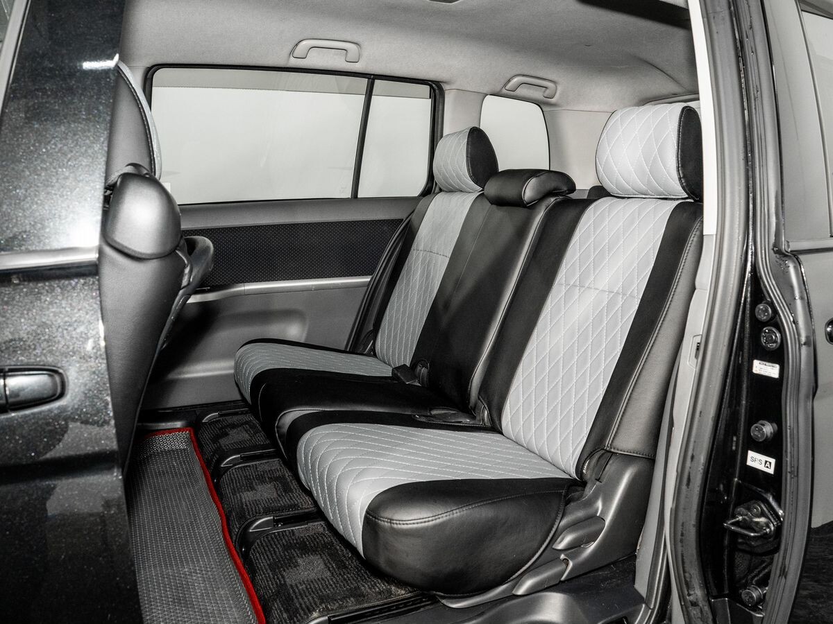 Toyota ISis 2010 - фото автомобиля