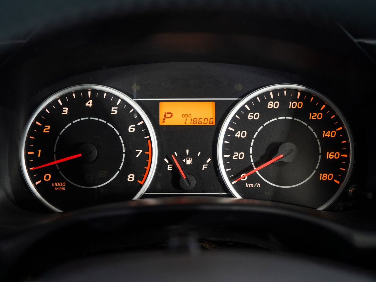 Toyota Wish 2011 - фото автомобиля