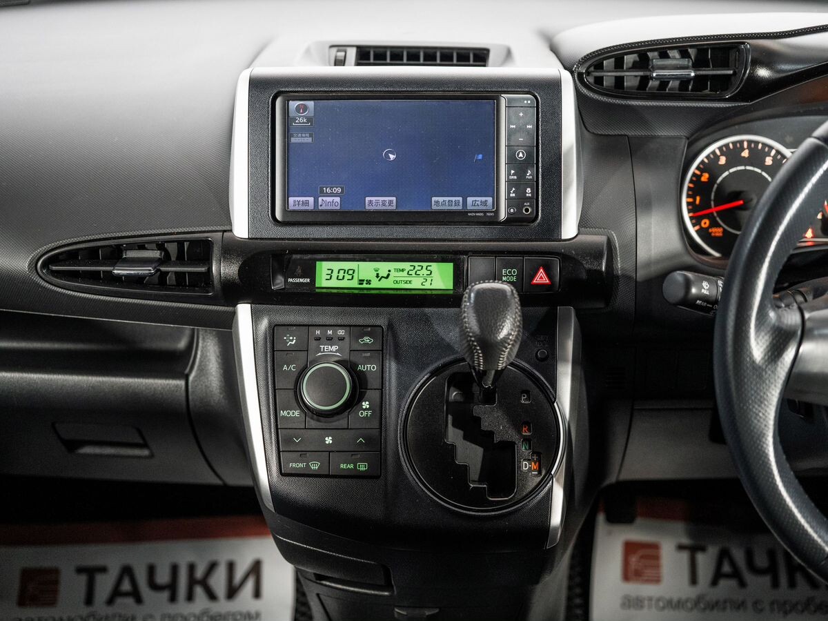 Toyota Wish 2011 - фото автомобиля