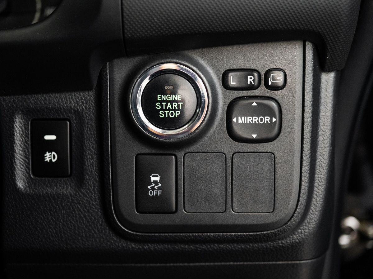 Toyota Wish 2011 - фото автомобиля