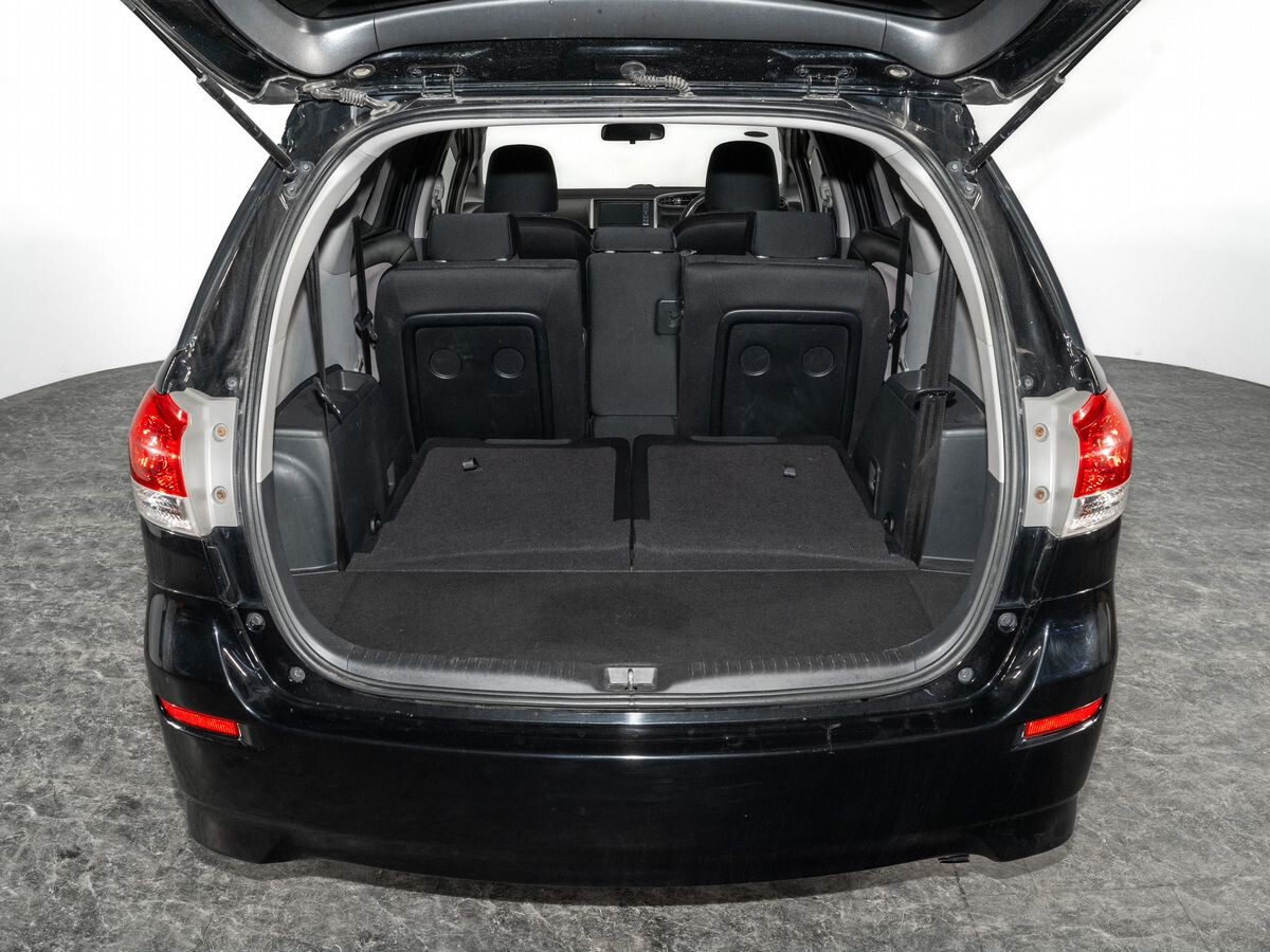 Toyota Wish 2011 - фото автомобиля