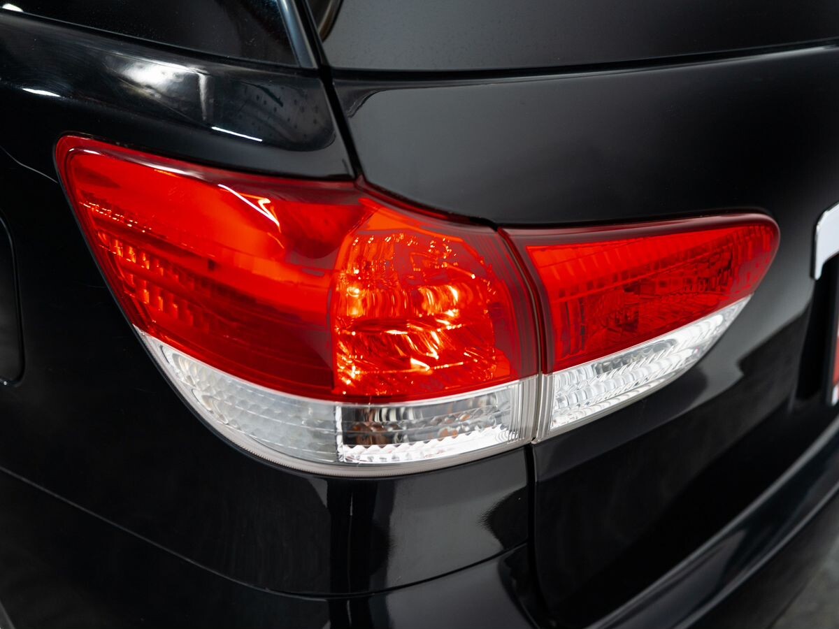 Toyota Wish 2011 - фото автомобиля