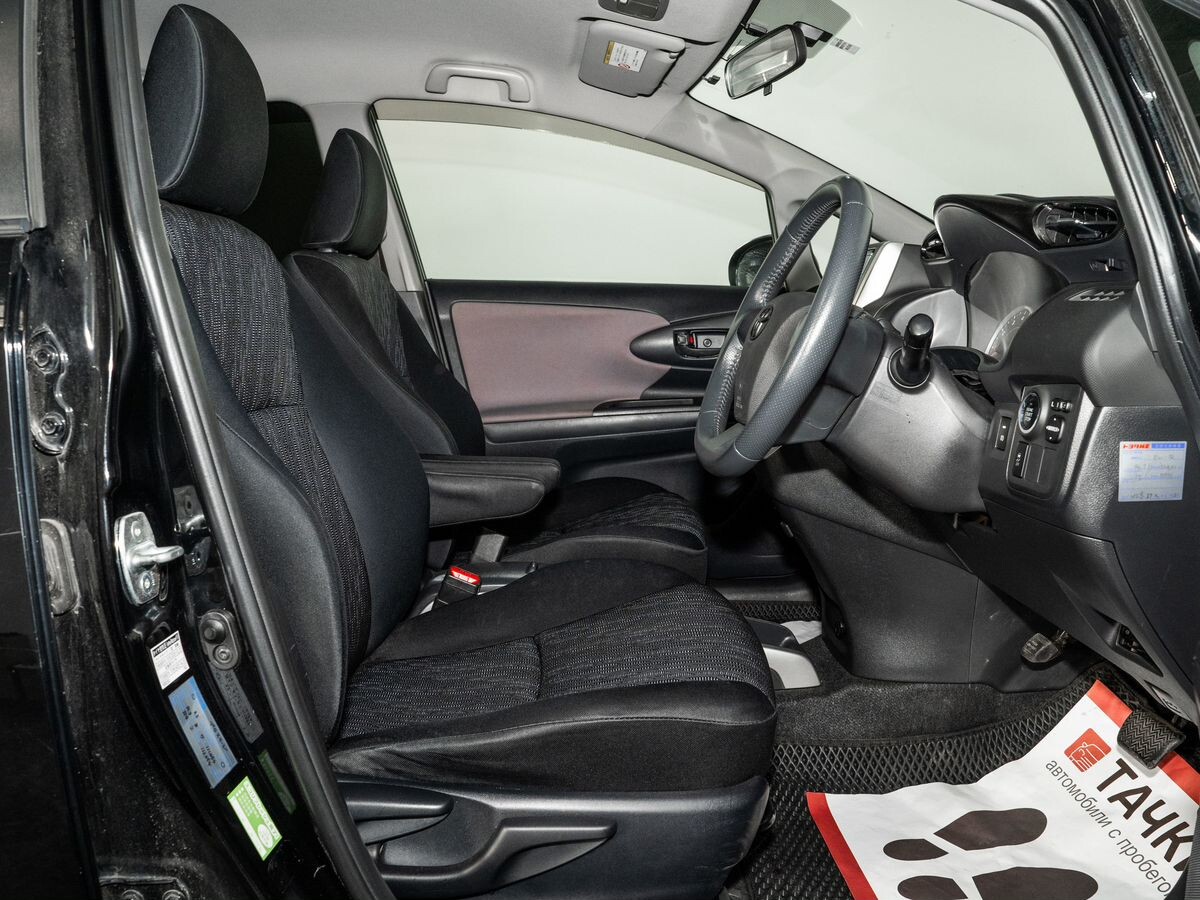 Toyota Wish 2011 - фото автомобиля