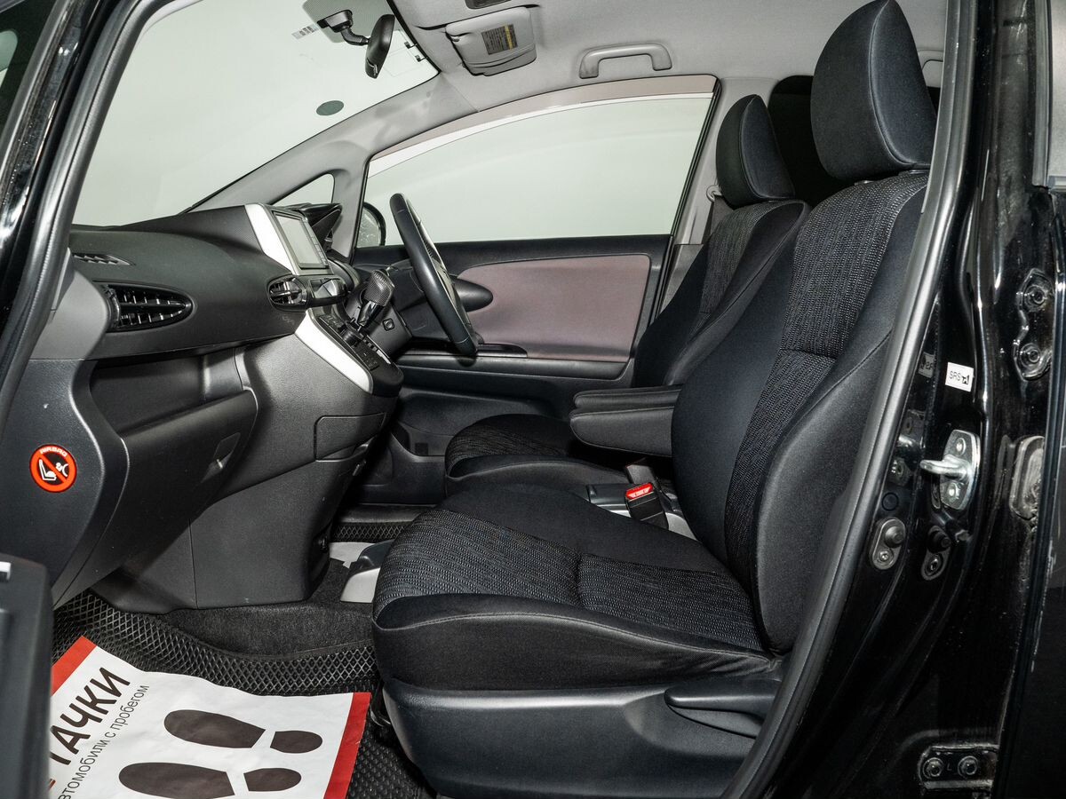 Toyota Wish 2011 - фото автомобиля