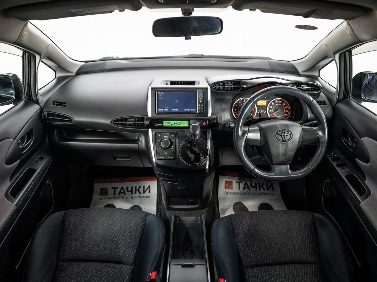 Toyota Wish 2011 - фото автомобиля