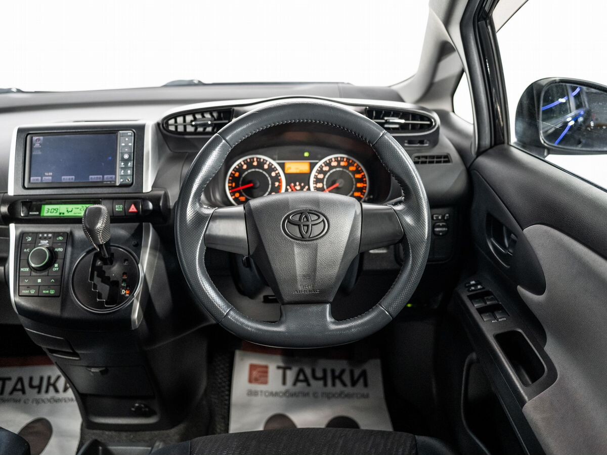 Toyota Wish 2011 - фото автомобиля