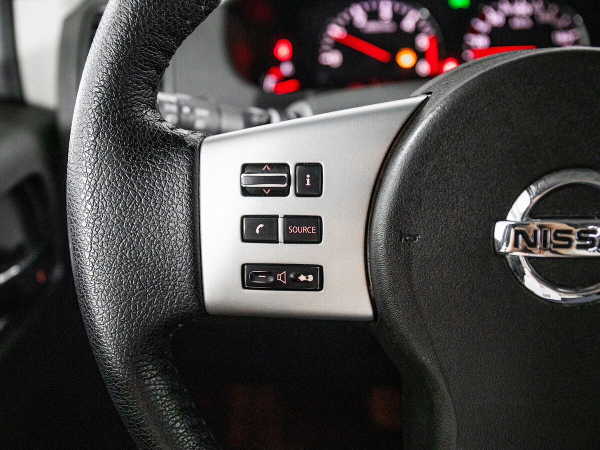 Nissan Pathfinder 2011 - фото автомобиля