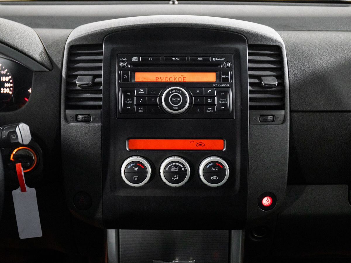 Nissan Pathfinder 2011 - фото автомобиля