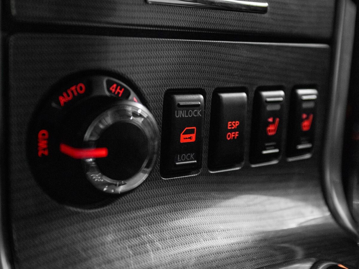 Nissan Pathfinder 2011 - фото автомобиля