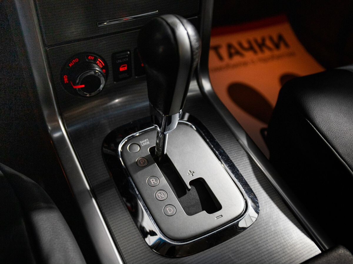 Nissan Pathfinder 2011 - фото автомобиля