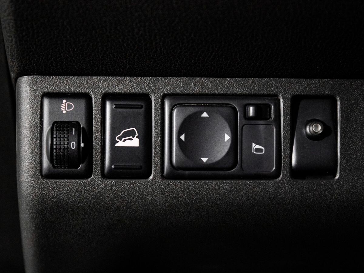 Nissan Pathfinder 2011 - фото автомобиля