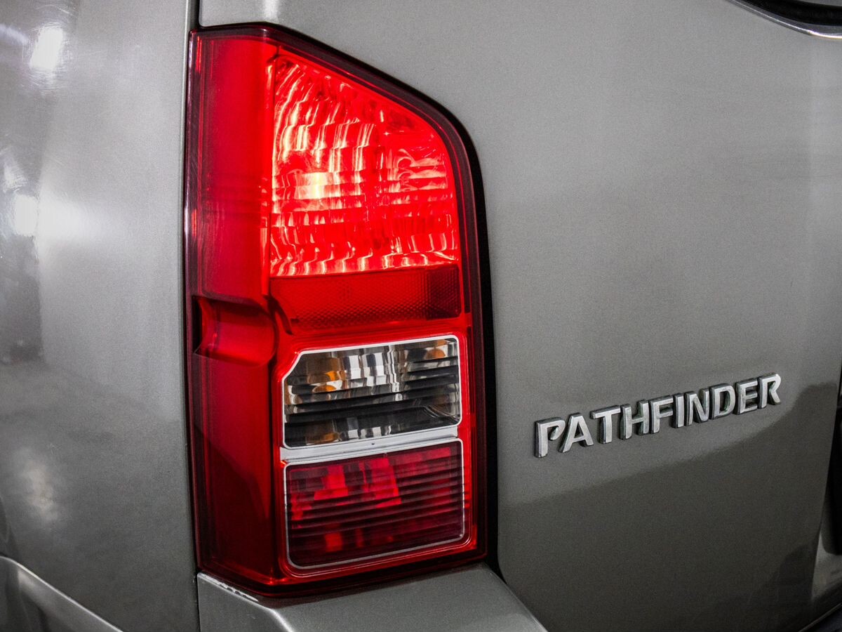 Nissan Pathfinder 2011 - фото автомобиля