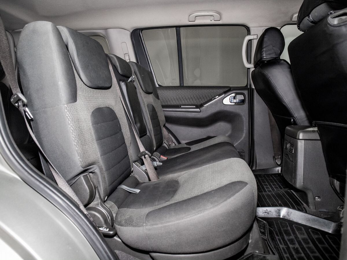 Nissan Pathfinder 2011 - фото автомобиля