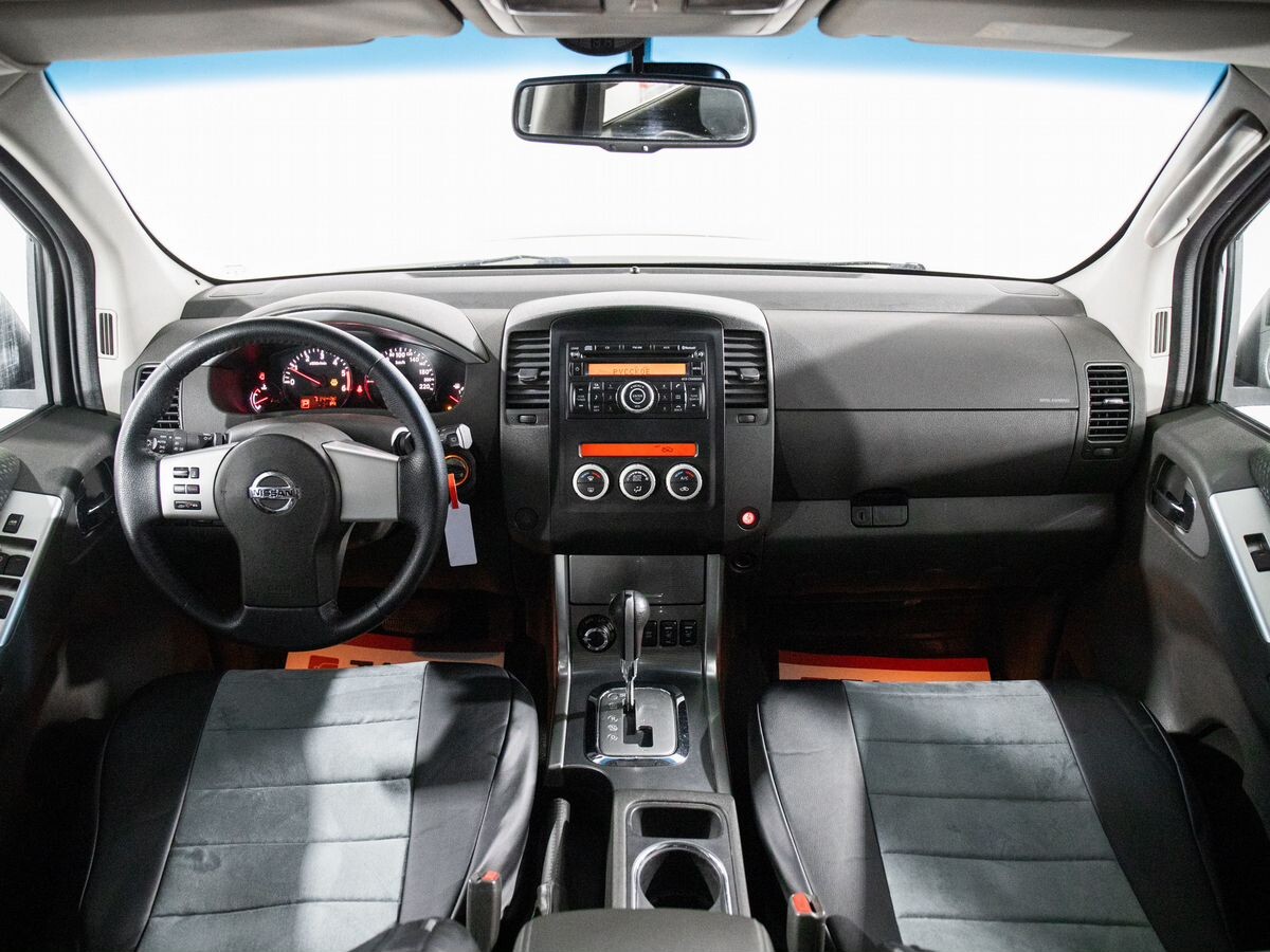 Nissan Pathfinder 2011 - фото автомобиля