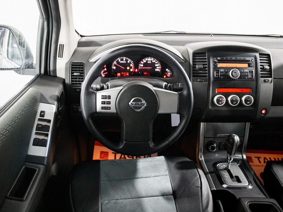 Nissan Pathfinder 2011 - фото автомобиля