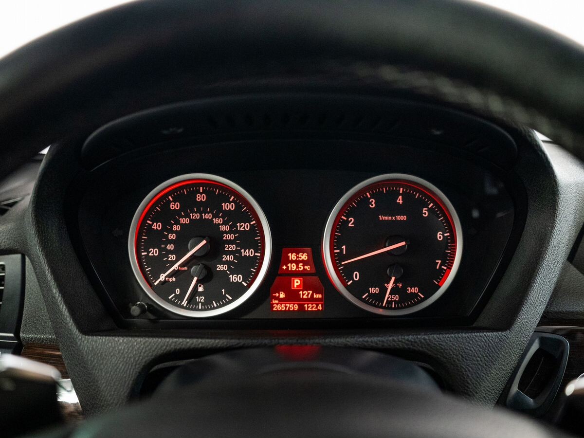 BMW X6 2012 - фото автомобиля