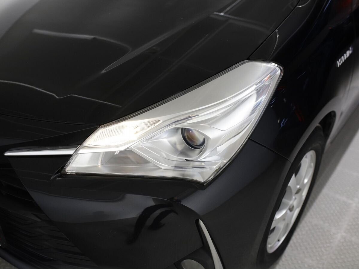 Toyota Vitz 2017 - фото автомобиля