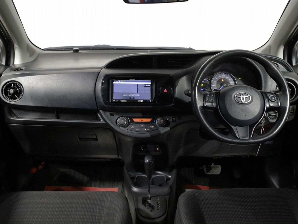 Toyota Vitz 2017 - фото автомобиля