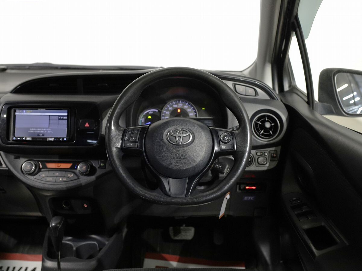 Toyota Vitz 2017 - фото автомобиля