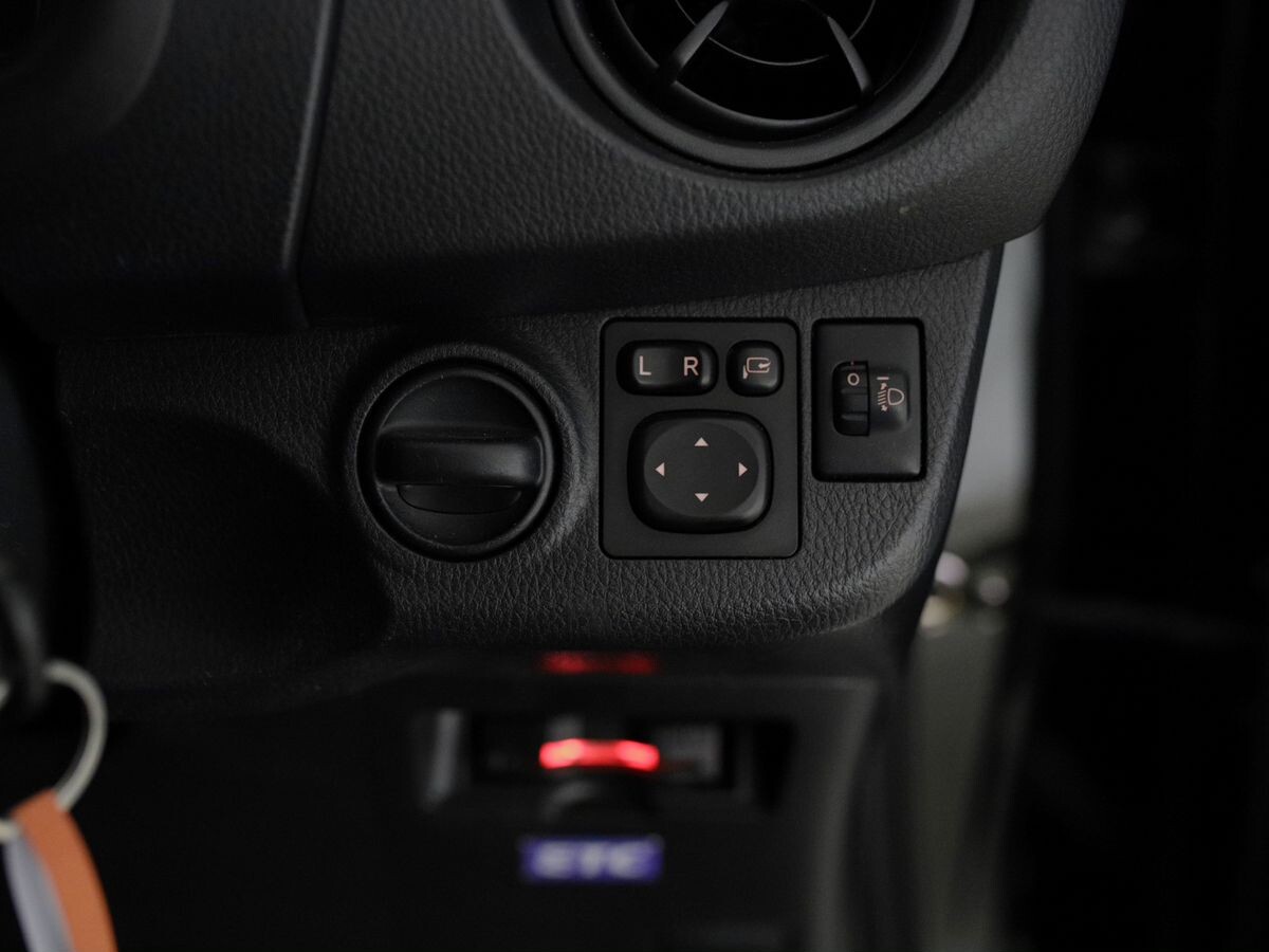 Toyota Vitz 2017 - фото автомобиля