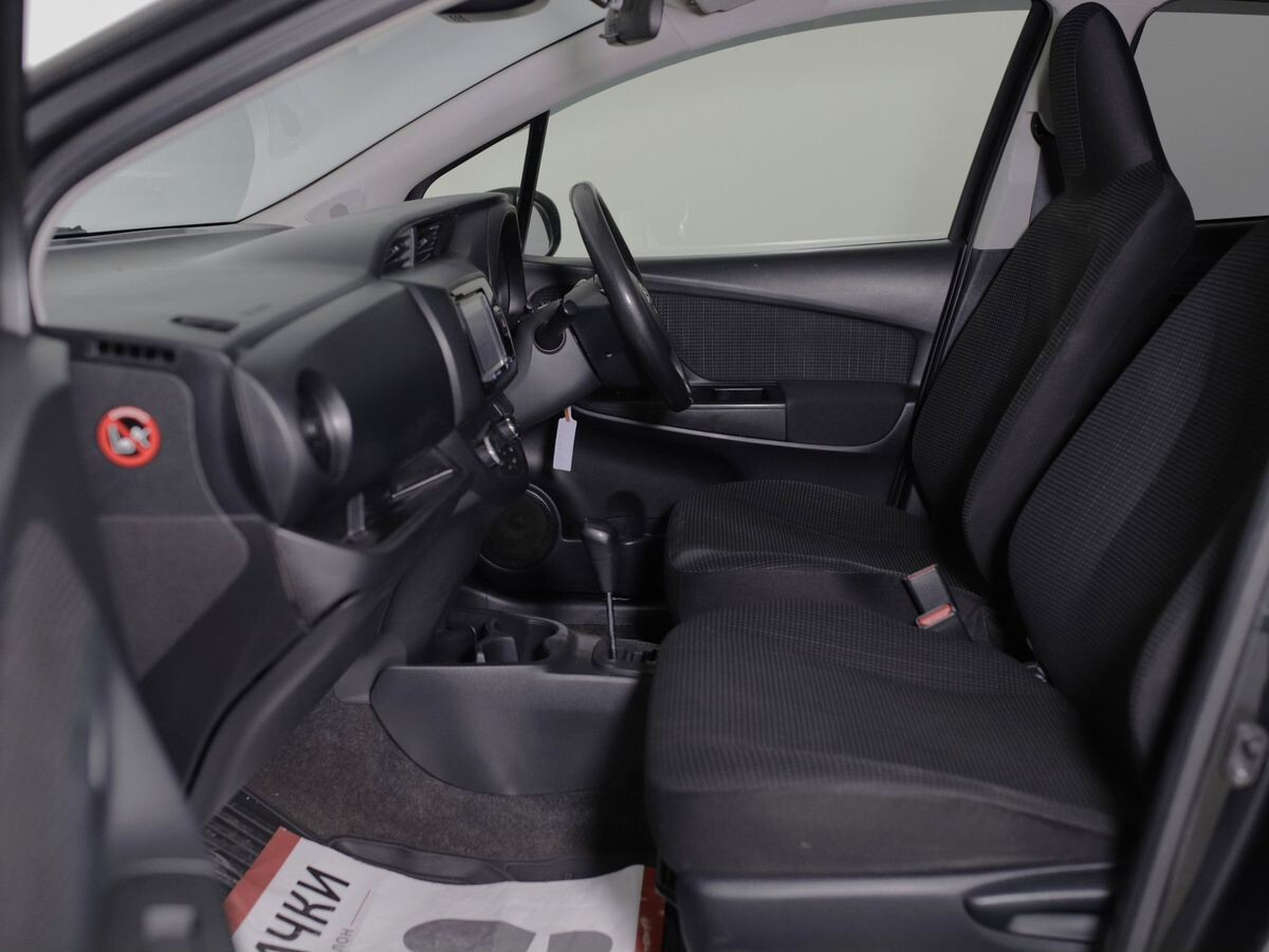 Toyota Vitz 2017 - фото автомобиля