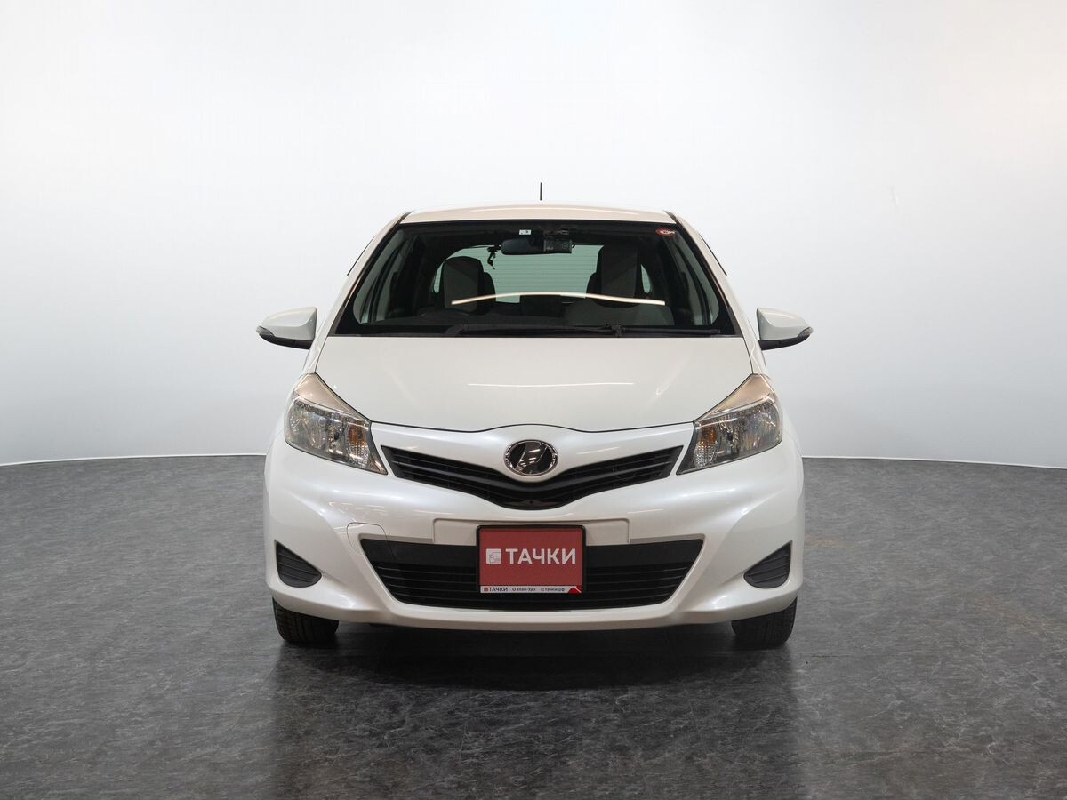 Toyota Vitz 2013 - фото автомобиля