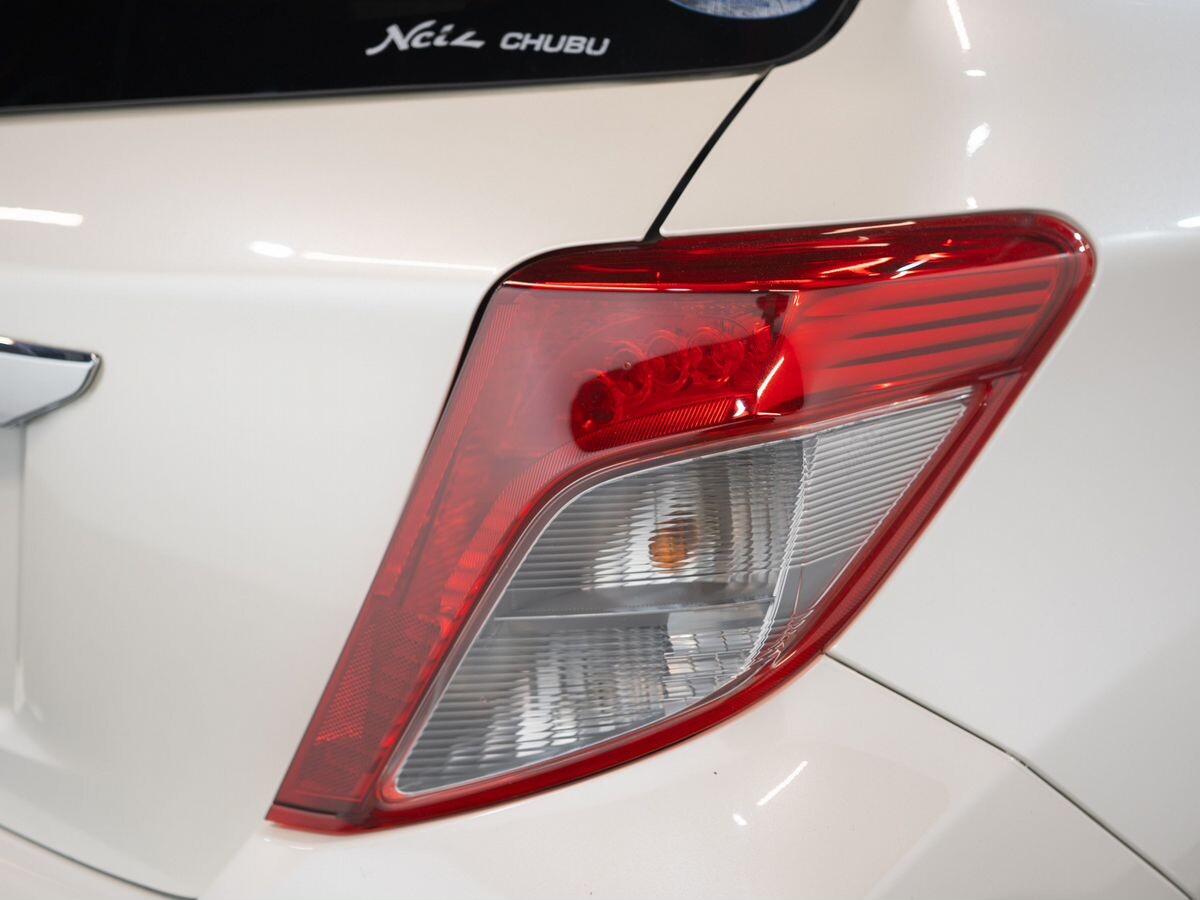 Toyota Vitz 2013 - фото автомобиля