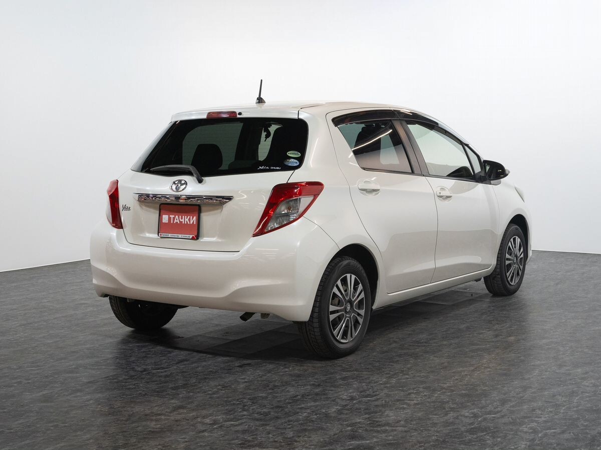 Toyota Vitz 2013 - фото автомобиля