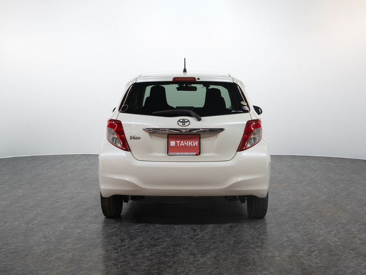 Toyota Vitz 2013 - фото автомобиля