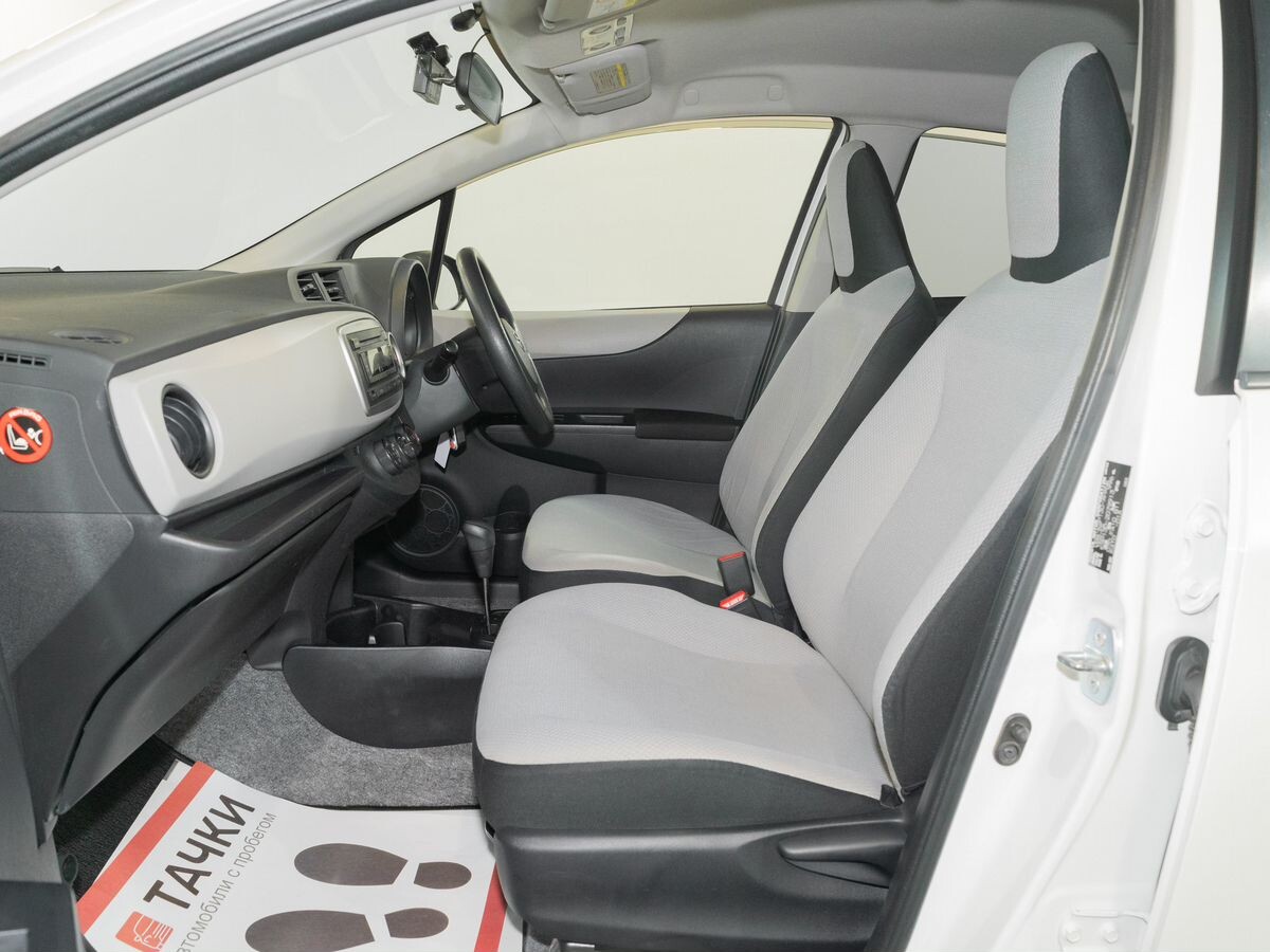 Toyota Vitz 2013 - фото автомобиля