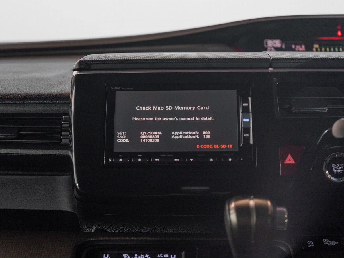 Honda Stepwgn 2015 - фото автомобиля