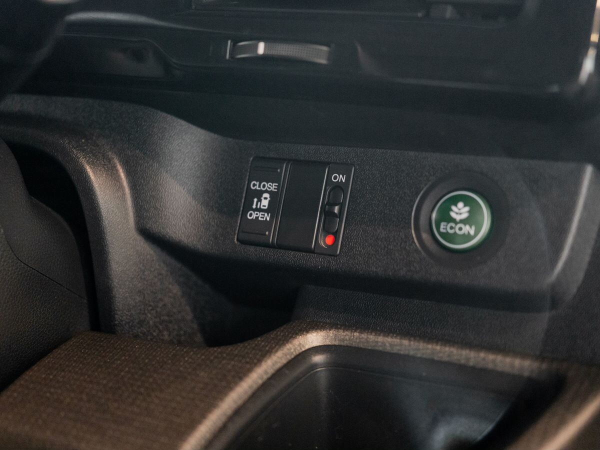 Honda Stepwgn 2015 - фото автомобиля