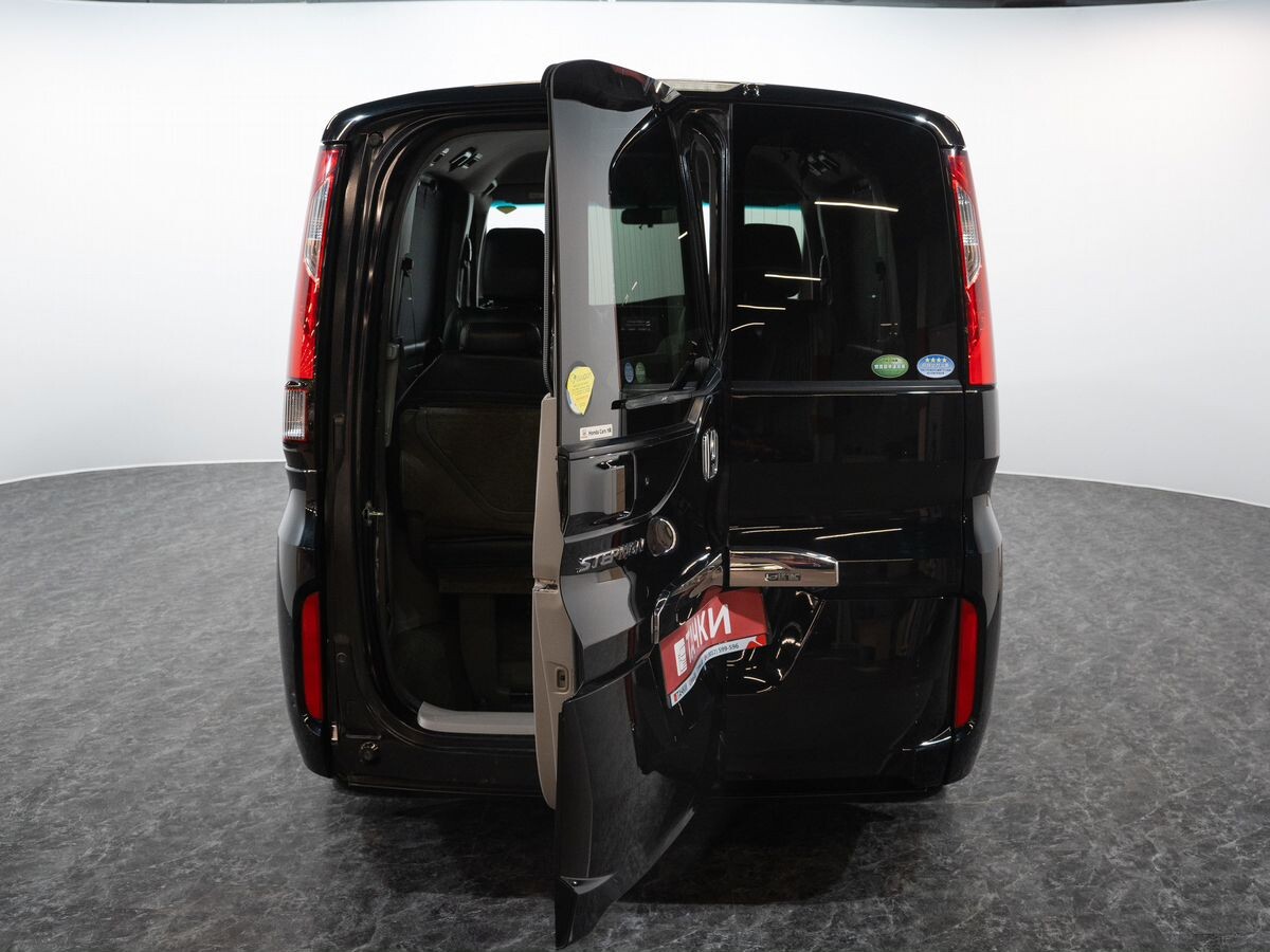 Honda Stepwgn 2015 - фото автомобиля