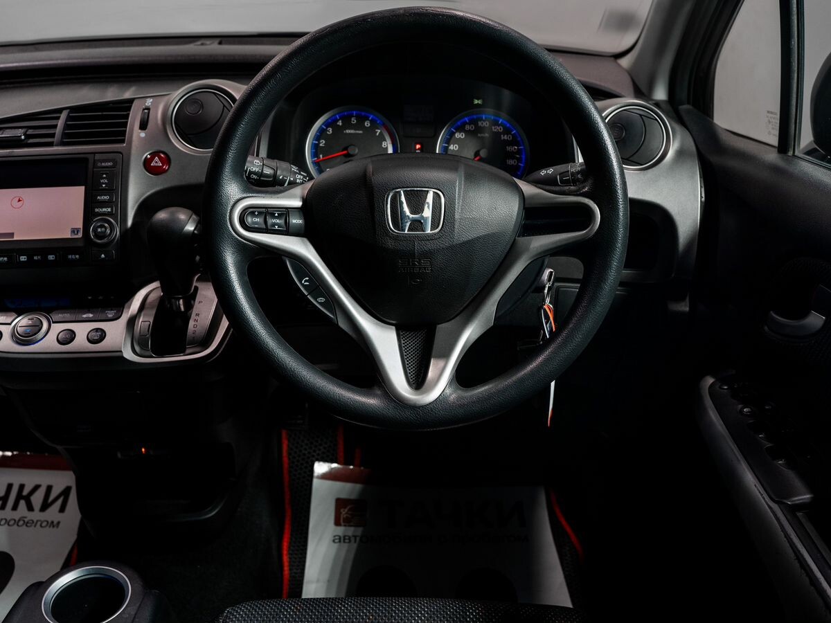 Honda Stream 2010 - фото автомобиля